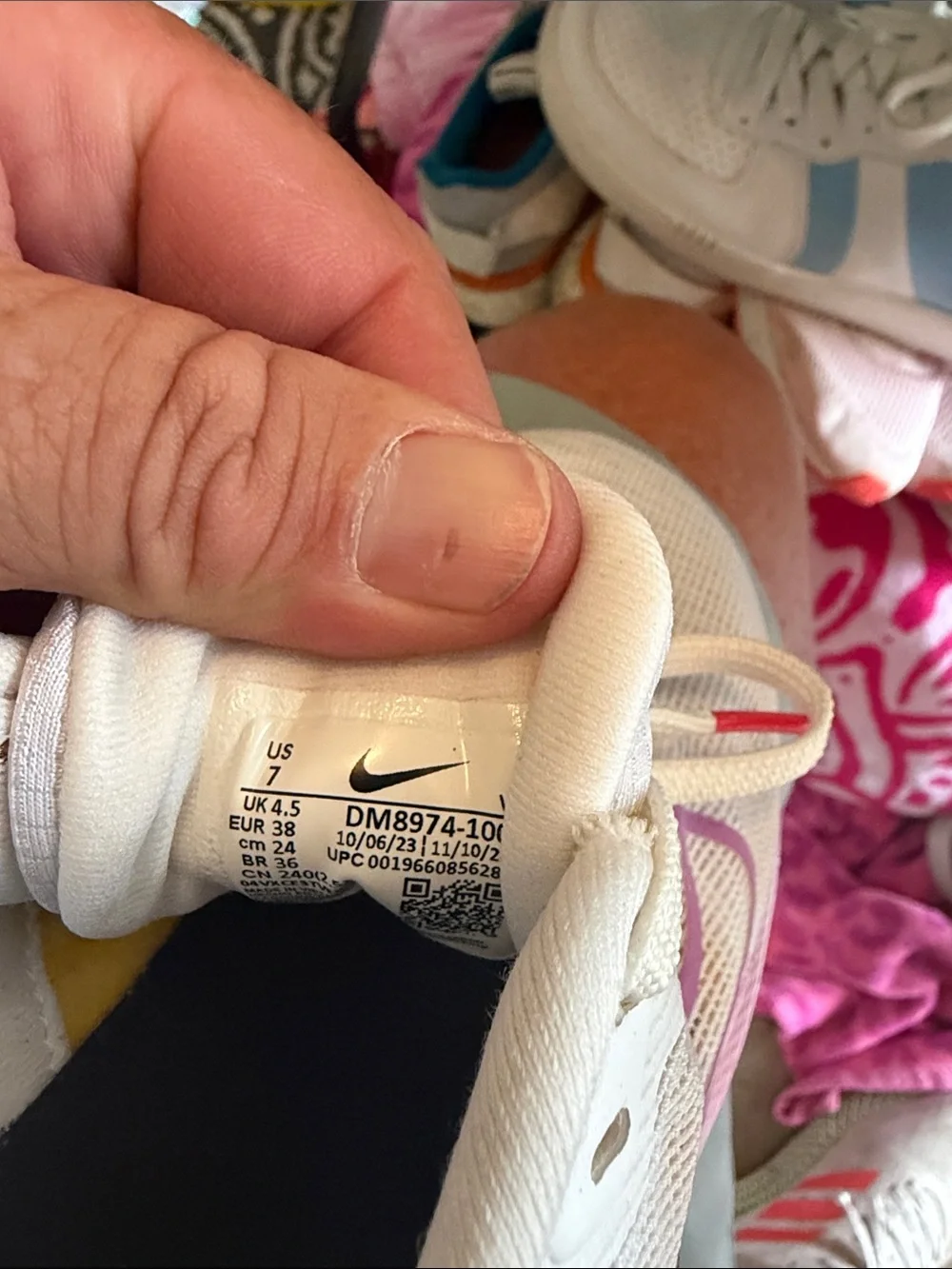 Nike women’s size 7 Zoom Fly multi color dog tooth marks
